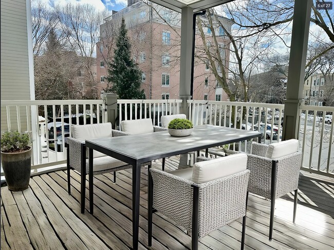 Photo - 470 Green St