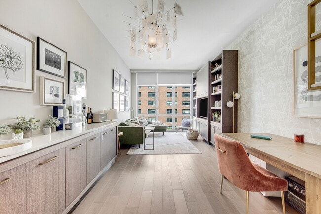 Photo - 305 E 51st St