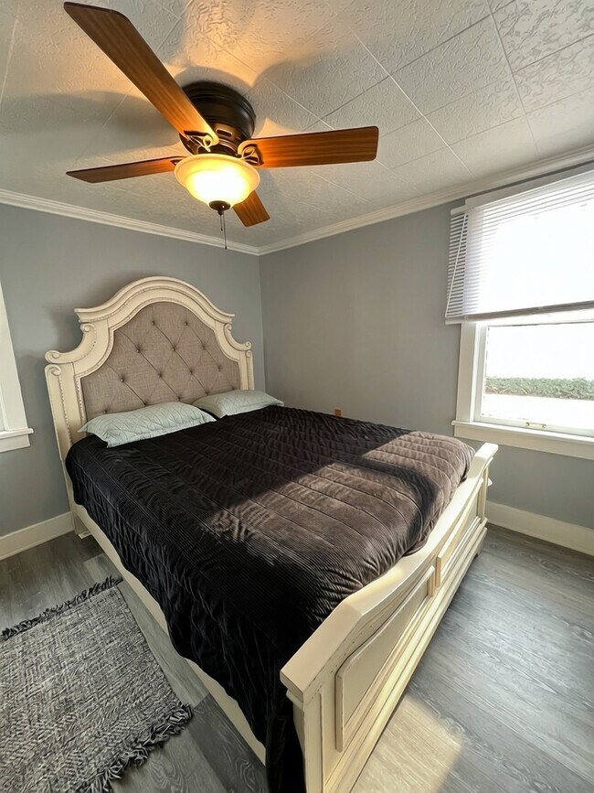 Photo - 300 N Madison St