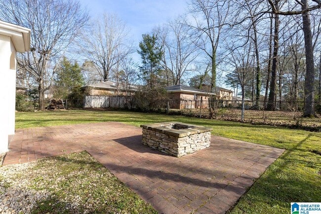 Photo - 122 Shawnee Ln NW