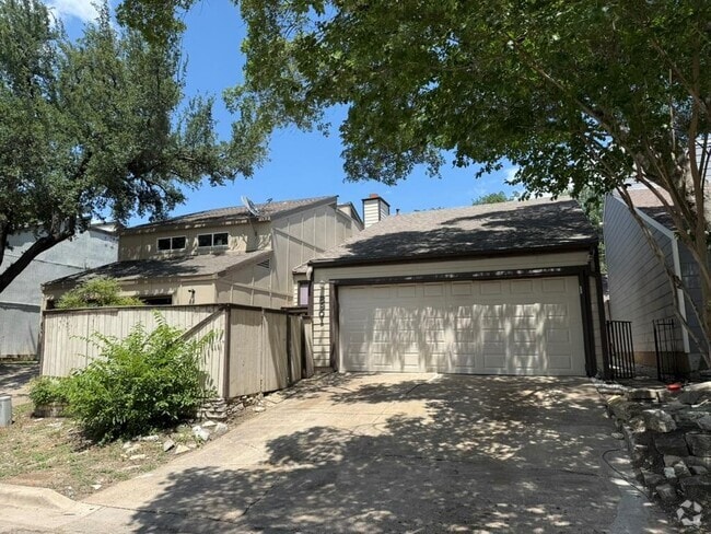 Building Photo - 8901 Newport Ln Rental