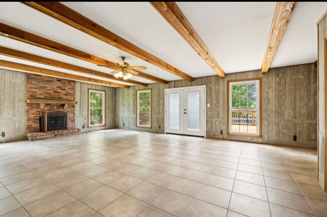 Photo - Very large 4 or 5 bedroom ranch in Donelso...