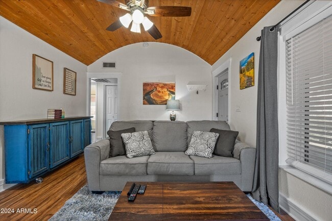 Photo - 437 N 18th St