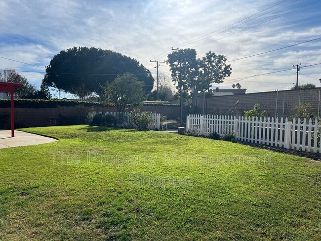 851 Montgomery Ave