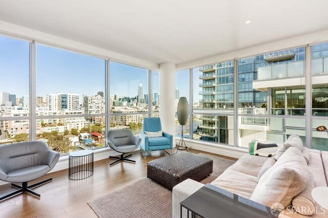 Photo - 718 Long Bridge St