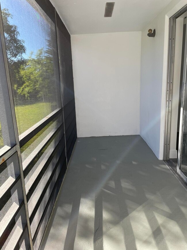 Photo - 172 Sussex I