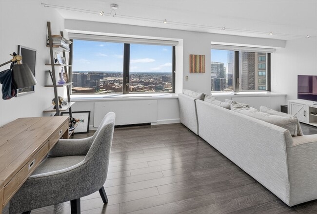85 E India Row Unit 33E