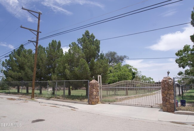 Building Photo - 9401 Pavo Ln