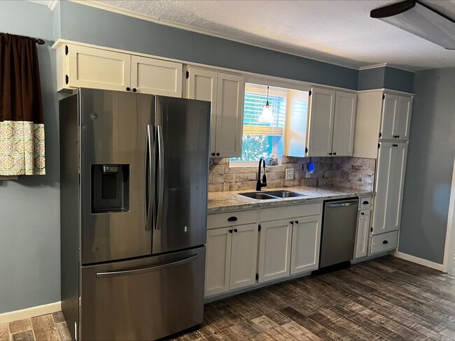 Photo - 835 Chatwood Dr