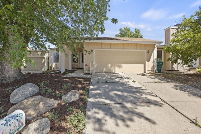Photo - Close to Fort Carson and Cheyenne Mountain, 3 bedroom townhome with 2 car garage.