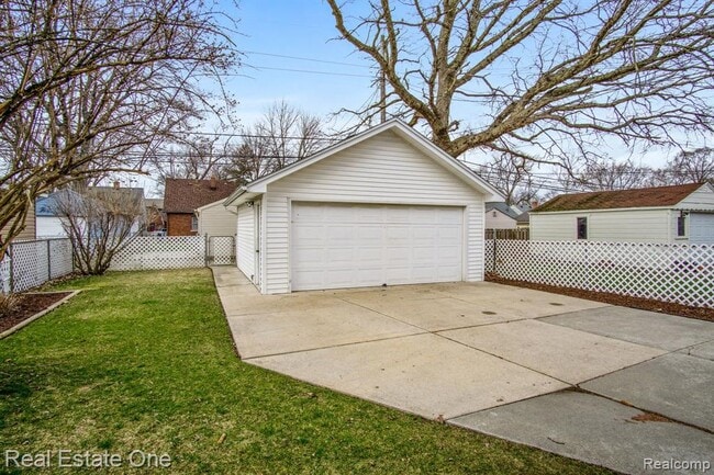 Photo - 23128 Olmstead St
