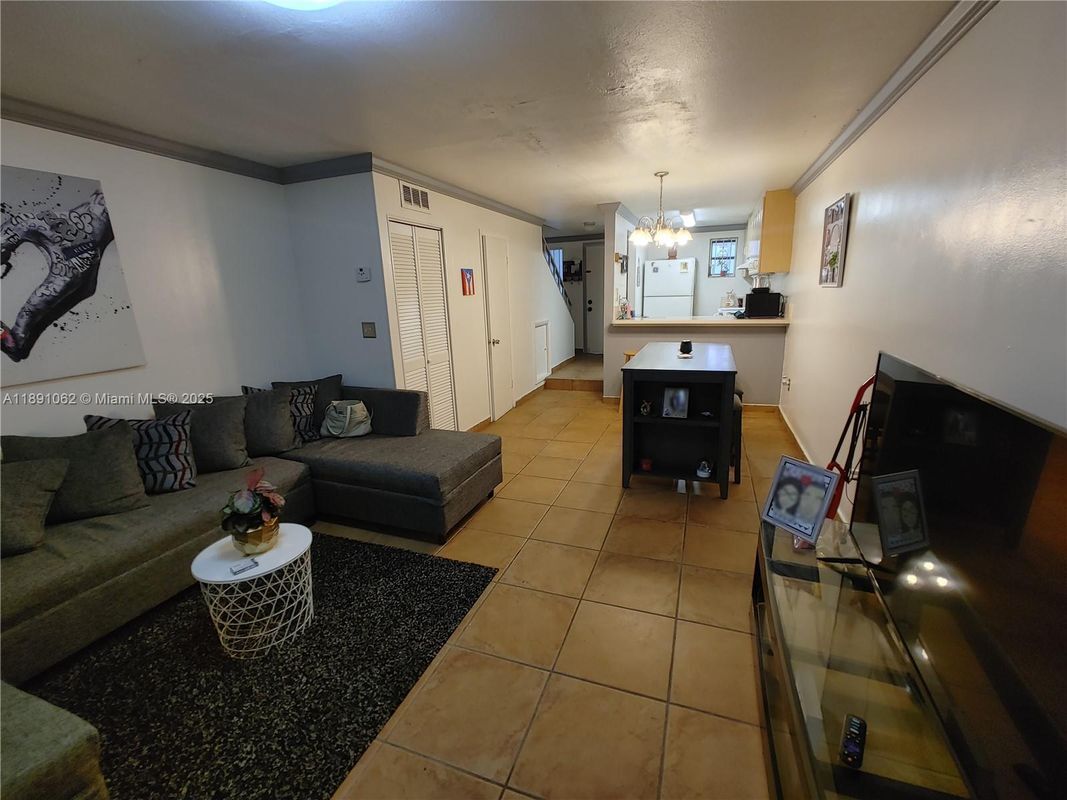 Photo - 1901 NW S River Dr