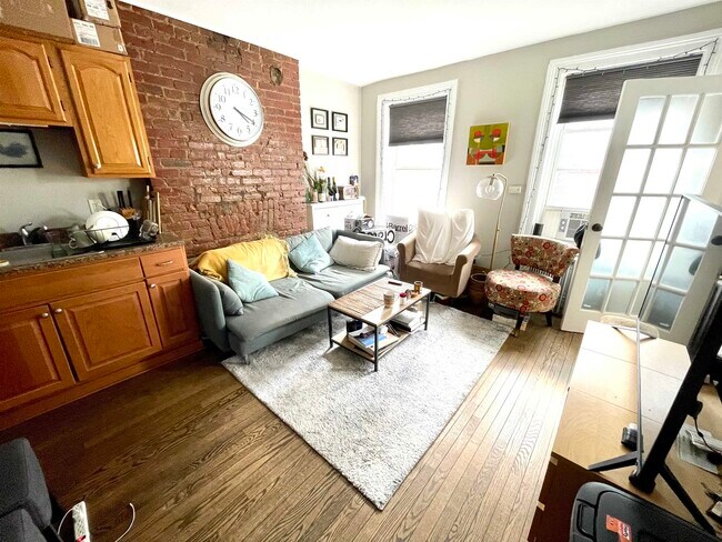 Photo - 352 Varick St Unidad Varick St