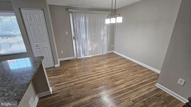 Photo - 1196 Swanhill Ct