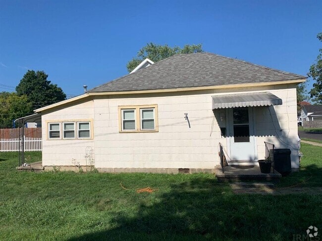 Building Photo - 611 W Commercial St Rental