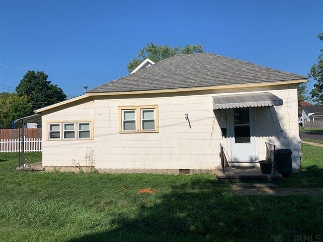 Photo - 611 W Commercial St House
