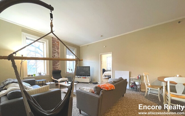 Building Photo - 4 Davis Ave Unit 3B