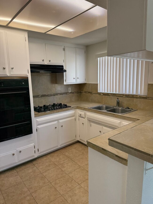 Photo - 850 Eucalyptus Ave Apartamento Unidad 4