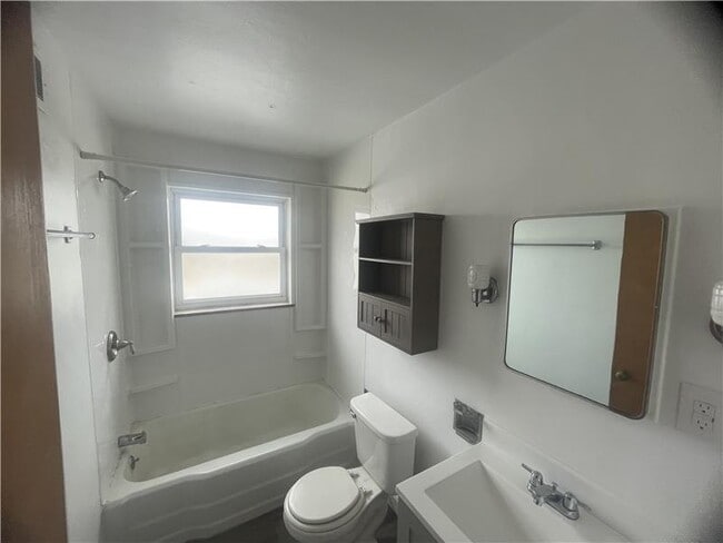 Photo - 160 Fernwood Rd Unit 2