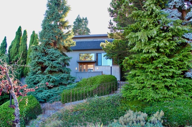 Jardín delantero - 10249 33rd Ave sw Unidad 33rd Ave