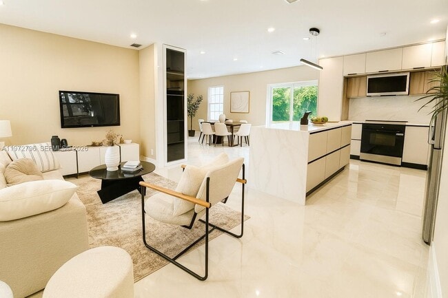 Photo - 1399 NE 38th St