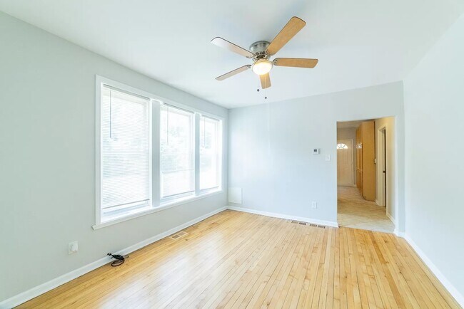 Photo - 1300 E 72nd St Casa