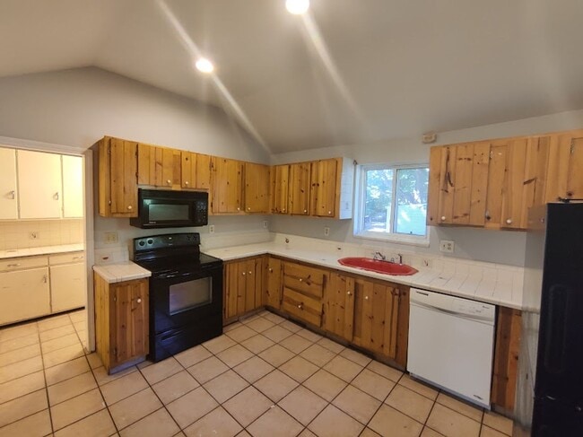 Photo - PRIVATE, COZY 2-3 BDRM 1.5 BATH HOME W/ HU...