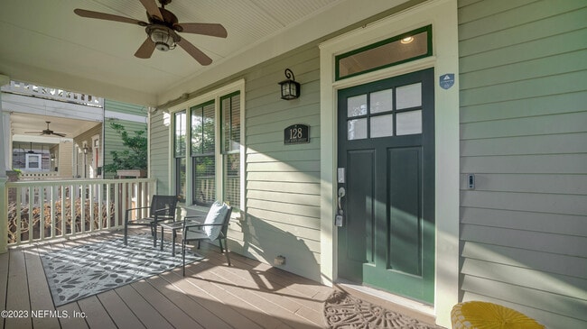 Building Photo - 128 E 9th St