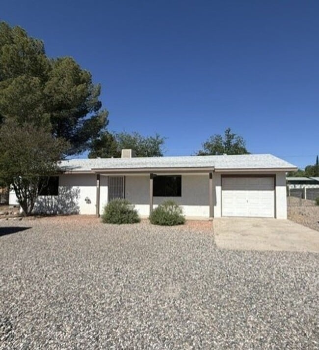 Building Photo - 2 Bedroom 1 Bath Contact Property Pros Property Management