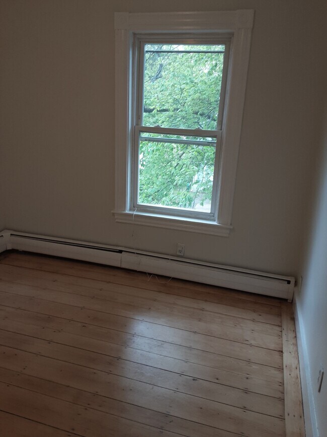 Photo - 24 Elliot Terrace