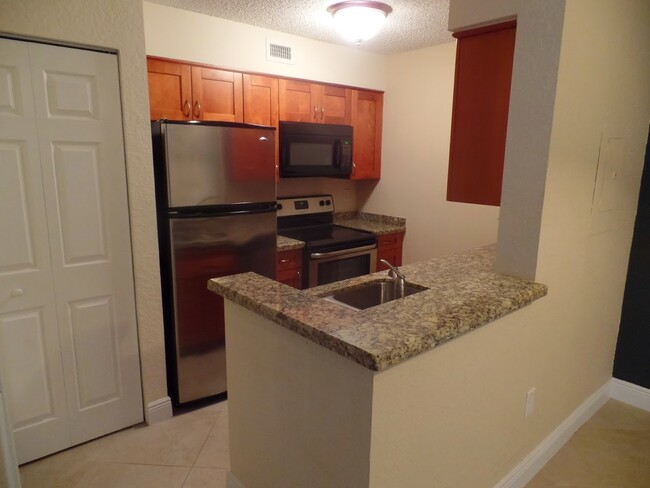 Photo - 2831 N Oakland Forest Dr Condominio Unidad 103