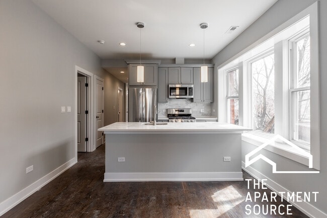 Photo - 3135 N Oakley Ave Unit 2