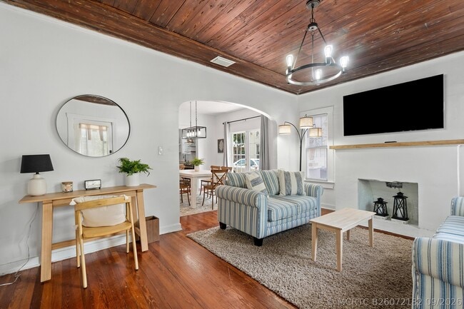 Photo - 726 N St