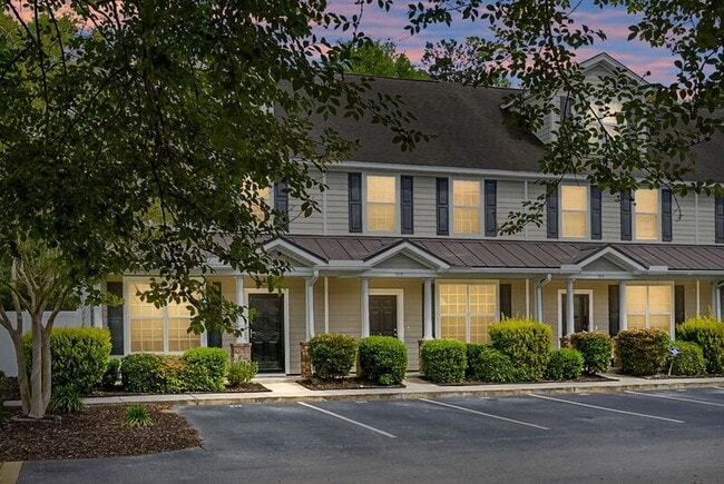 Building Photo - 215 Hemingway Cir