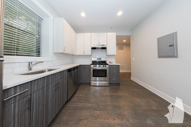 Photo - 2626 N Rockwell St Unit 2
