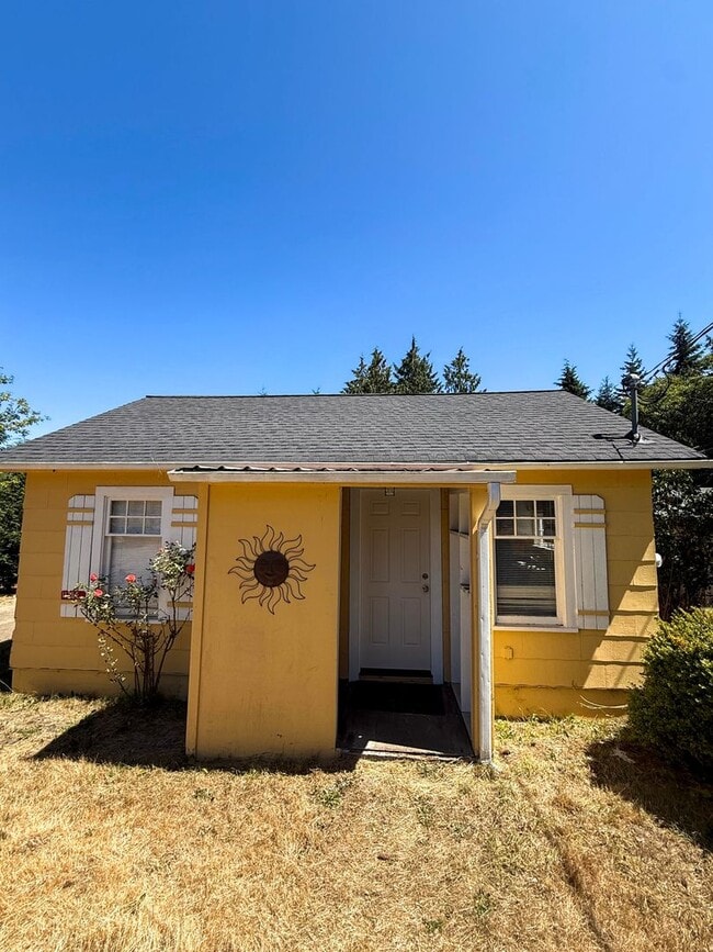 Building Photo - One Bedroom House In Port Hadlock