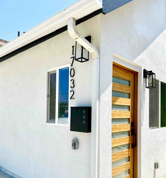 Photo - 17032 Gunther St House