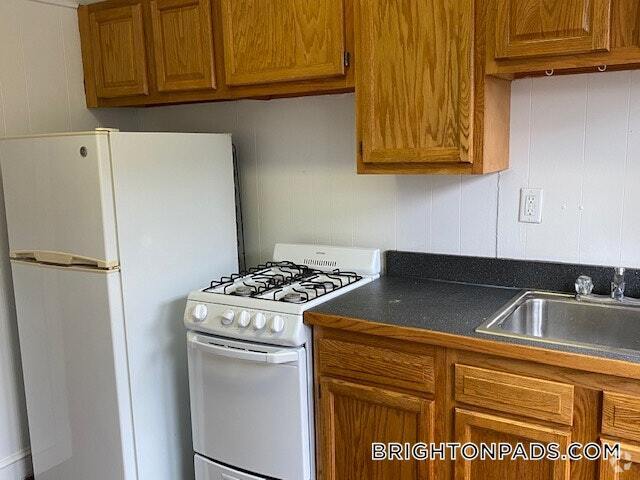 Building Photo - 1820 Commonwealth Ave Rental