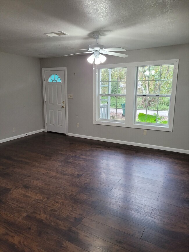 Photo - 822 Retama St