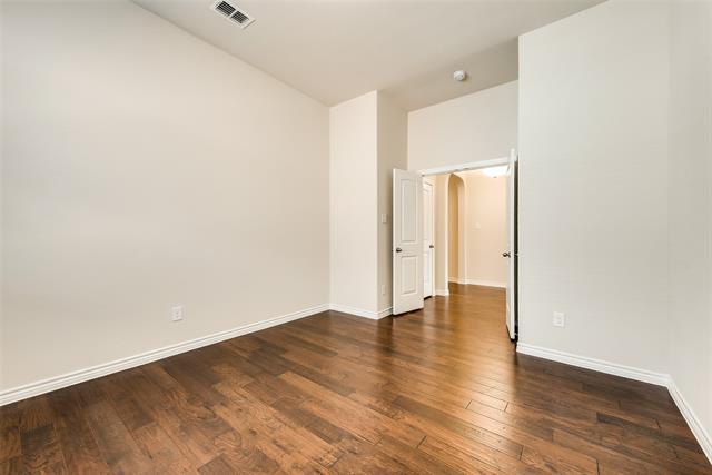 Photo - 916 Lake Sierra Wy