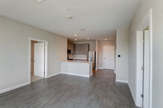 Building Photo - Halstead Salem Station Rental