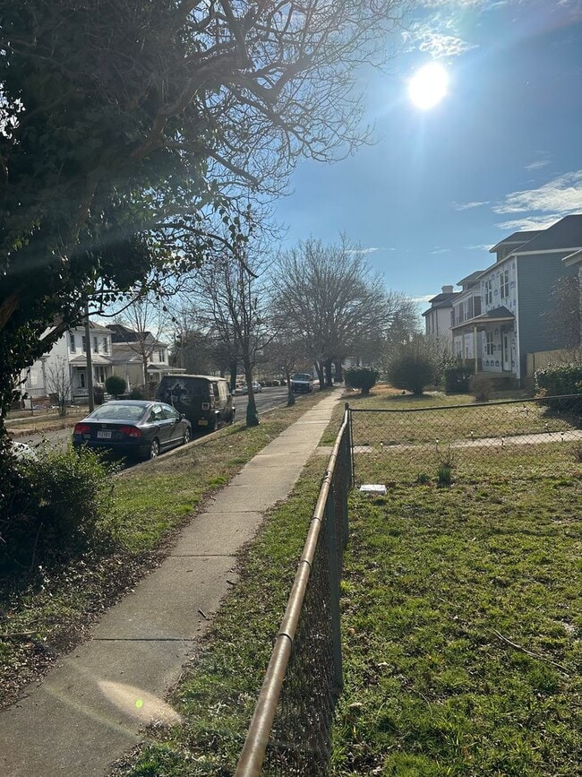 Photo - 5 bed 2 bath, central all electric HVAC, laundry, fenced yard house!