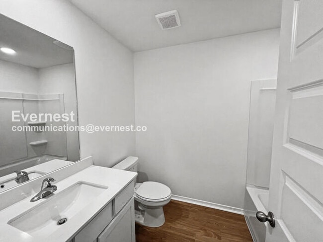 Photo - 106 E Sunbelt Ct