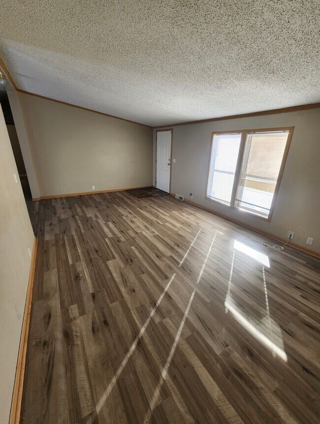 Photo - 3 Bed 2 Bath