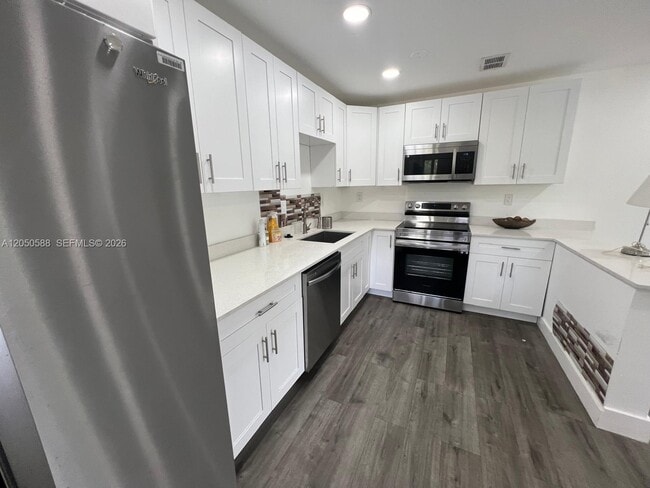 Photo - 4111 Stirling Rd Unit 209