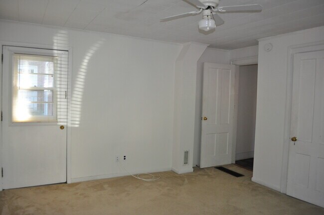 Photo - 2 Fairfield Ave Unidad Roseanne