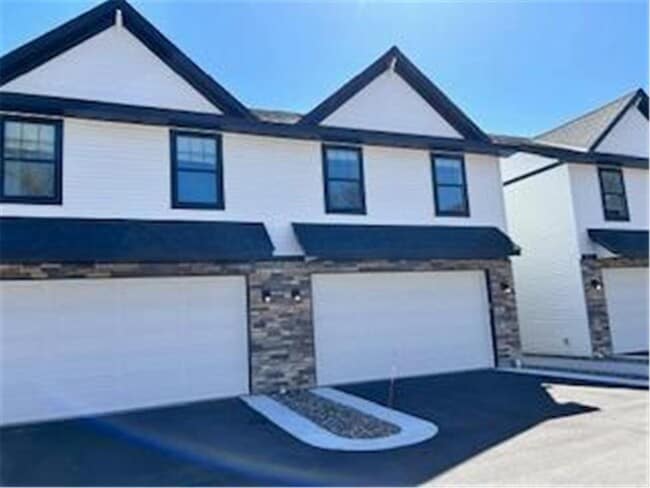 Building Photo - 3411 Douglas Dr N