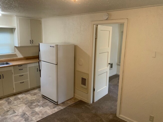 Photo - 1 Bedroom duplex in downtown Eugene Unit 1568 1/2 Olive St