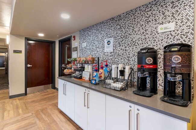 Furnished Studio-Union City - Dyer St.
