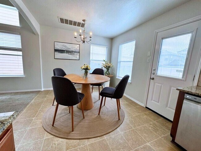 Photo - 716 Alamo Plaza Dr